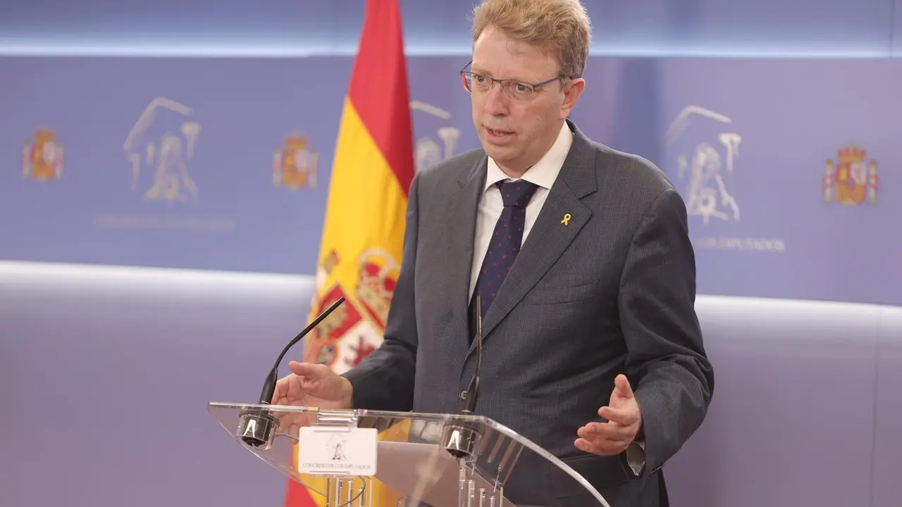 El portavoz del PDeCAT en el Congreso, Ferr&aacute;n Bel, interviene en una rueda de prensa