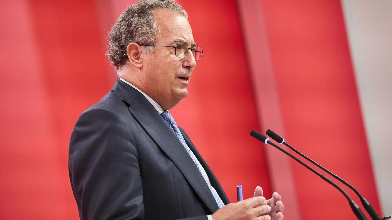 El consejero de Educaci&oacute;n, Universidades, Ciencia y portavoz del Gobierno, Enrique Ossorio, interviene en una rueda de prensa posterior al acto de toma de posesi&oacute;n del Consejo de Gobierno de la Comunidad de Madrid de la XII Legislatura, a 21 de junio de 2