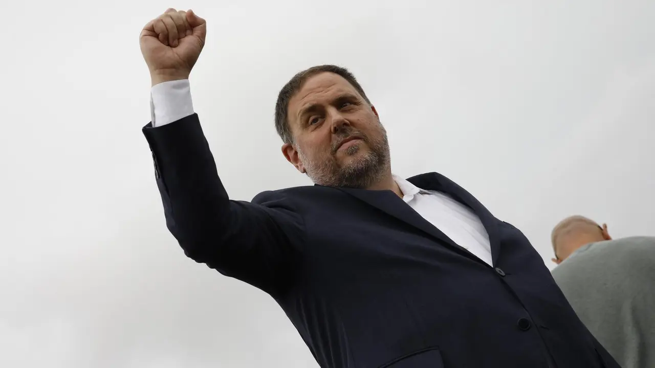 El presidente de ERC, Oriol Junqueras, sale de la c&aacute;rcel de Lledoners tras recibir el indulto.