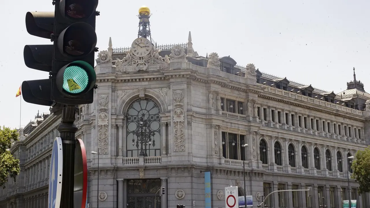Archivo - Fachada del edificio del Banco de Espa&ntilde;a situada en la confluencia del Paseo del Prado y la madrile&ntilde;a calle de Alcal&aacute;.