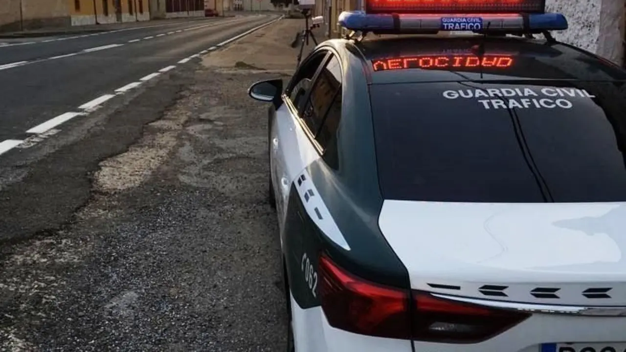 Archivo - Un coche radar de la Guardia Civil.