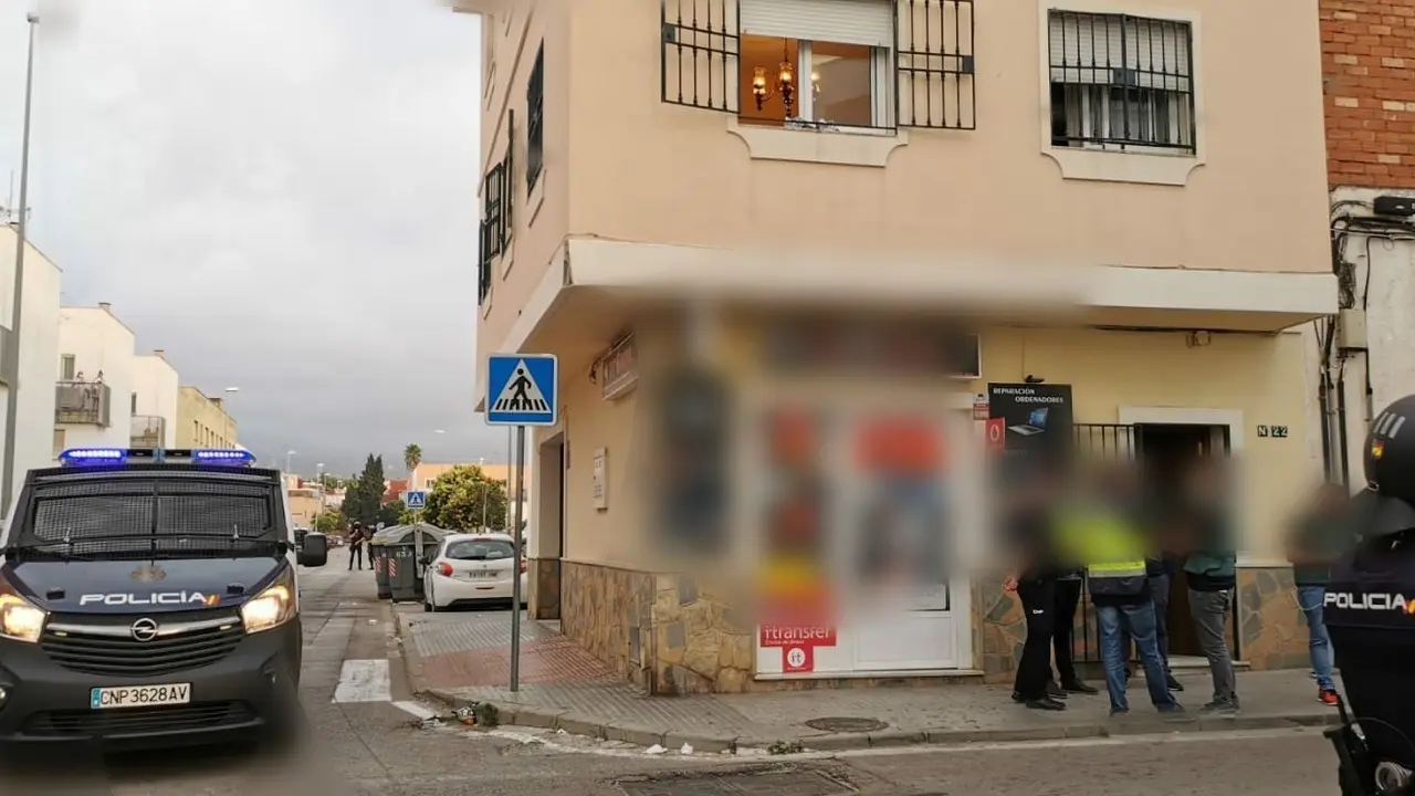 Agentes de la Polic&iacute;a en el operaci&oacute;n desarrollada en Algeciras