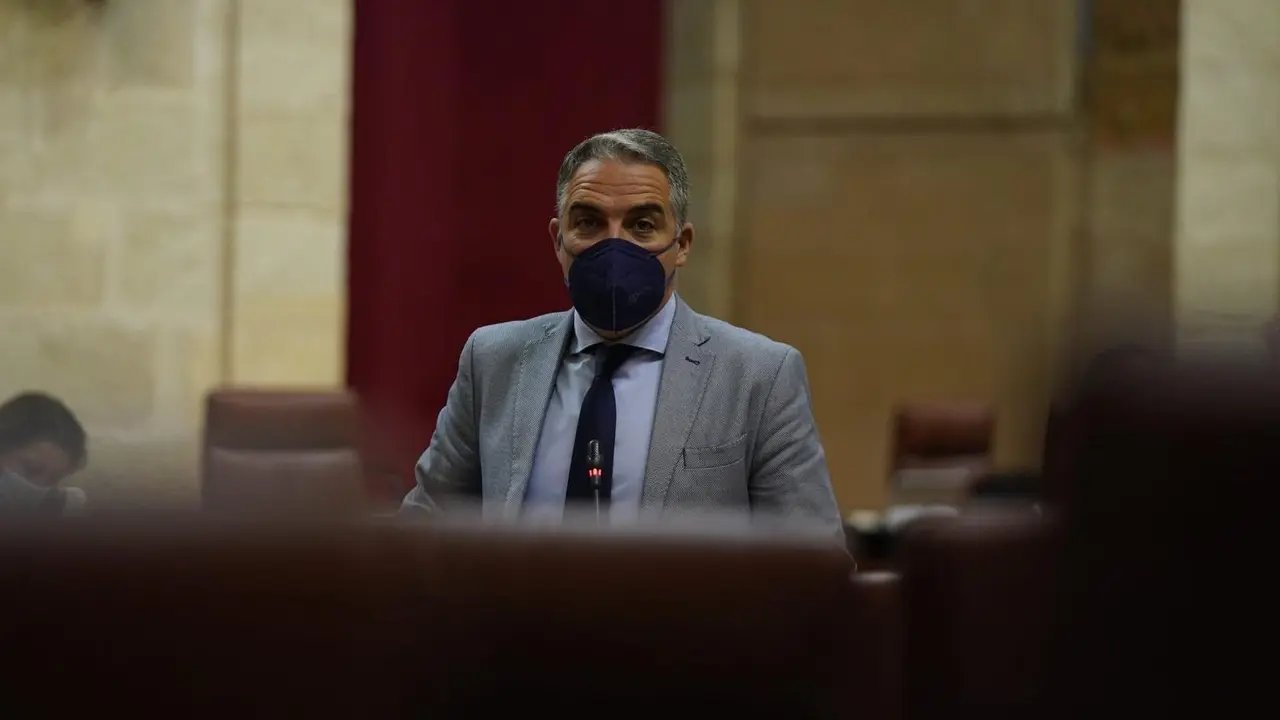 Archivo - El consejero de la Presidencia, El&iacute;as Bendodo, en una imagen de 13 de mayo en el Pleno del Parlamento.