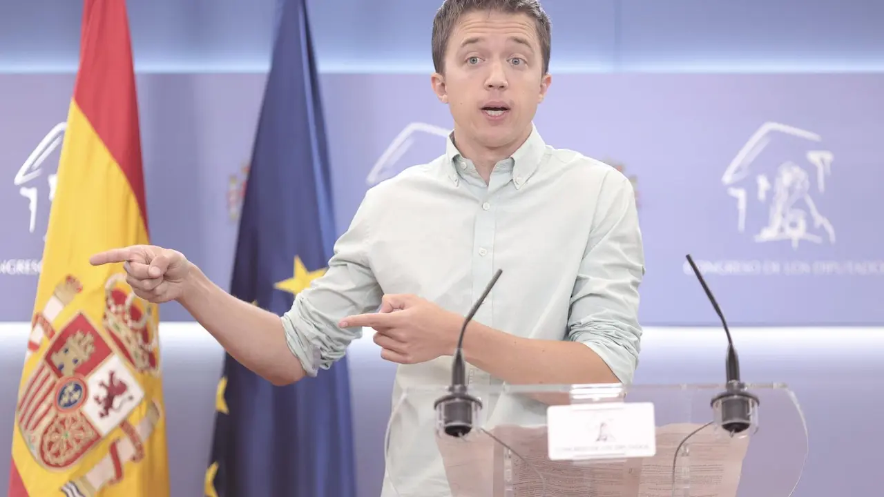 El l&iacute;der de M&aacute;s Pa&iacute;s, &Iacute;&ntilde;igo Errej&oacute;n, interviene en una rueda de prensa anterior a una reuni&oacute;n de la Junta de Portavoces en el Congreso de los Diputados, a 22 de junio de 2021, en Madrid, (Espa&ntilde;a).