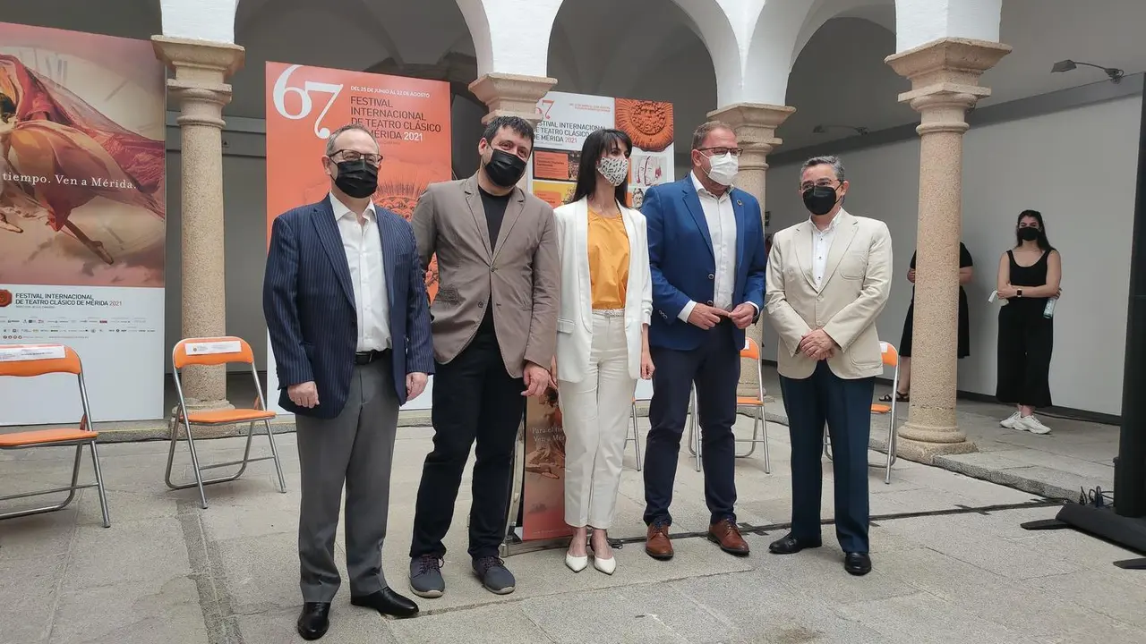 Cimarro, Franc&eacute;s, Garc&iacute;a Cabezas, Rodr&iacute;guez Osuna y Mendoza, en la presentaci&oacute;n del concierto.