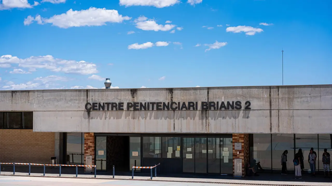 Fachada del Centro Penitenciario Brians 2 de Barcelona, prisi&oacute;n donde fue hallado muerto ayer el magnate del software de antivirus John McAfee