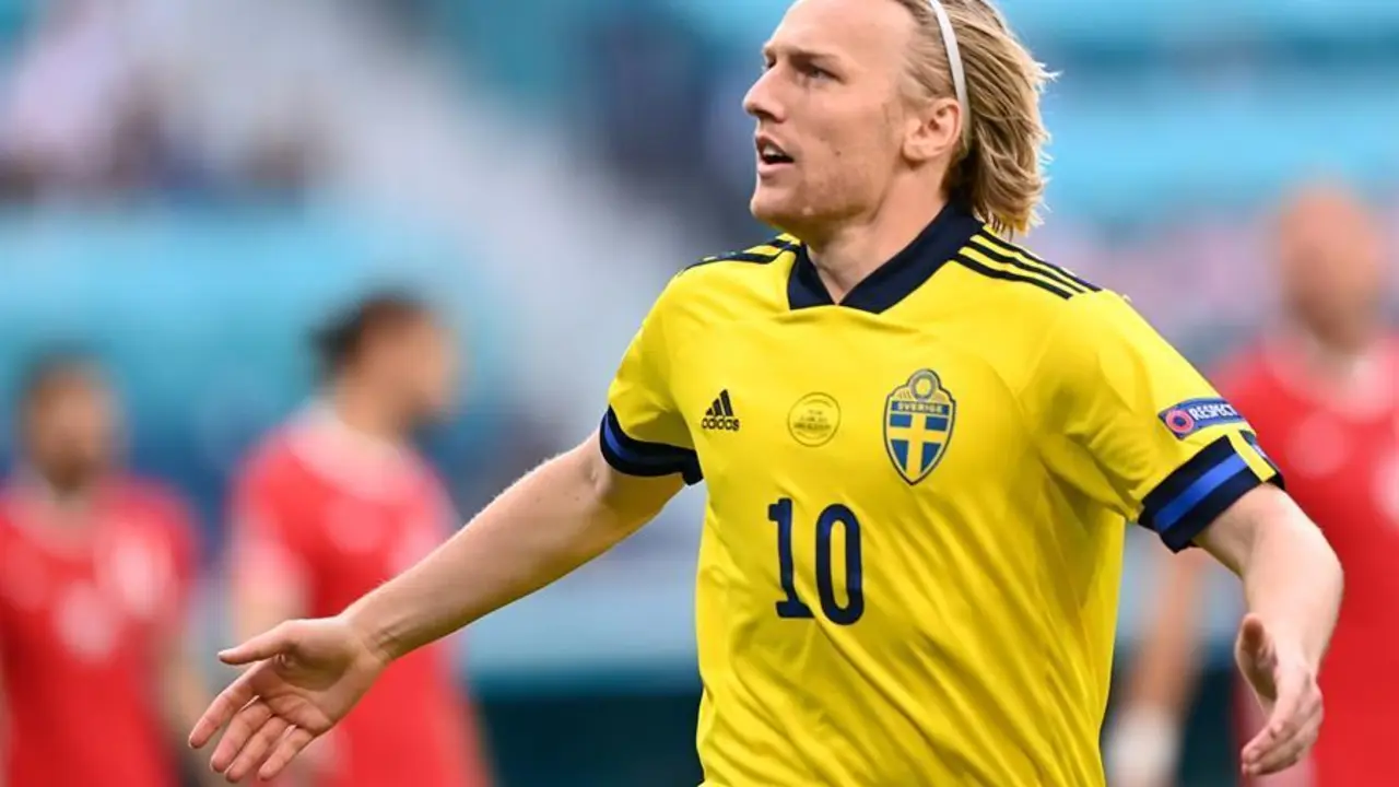 Emil Forsberg, de Suecia, celebra su primer gol durante el partido del grupo E de la Eurocopa 2020 entre Suecia y Polonia el mi&eacute;rcoles en San Petersburgo, Rusia, 23 de junio de 2021. EFE/EPA/Kirill Kudryavtsev / POOL