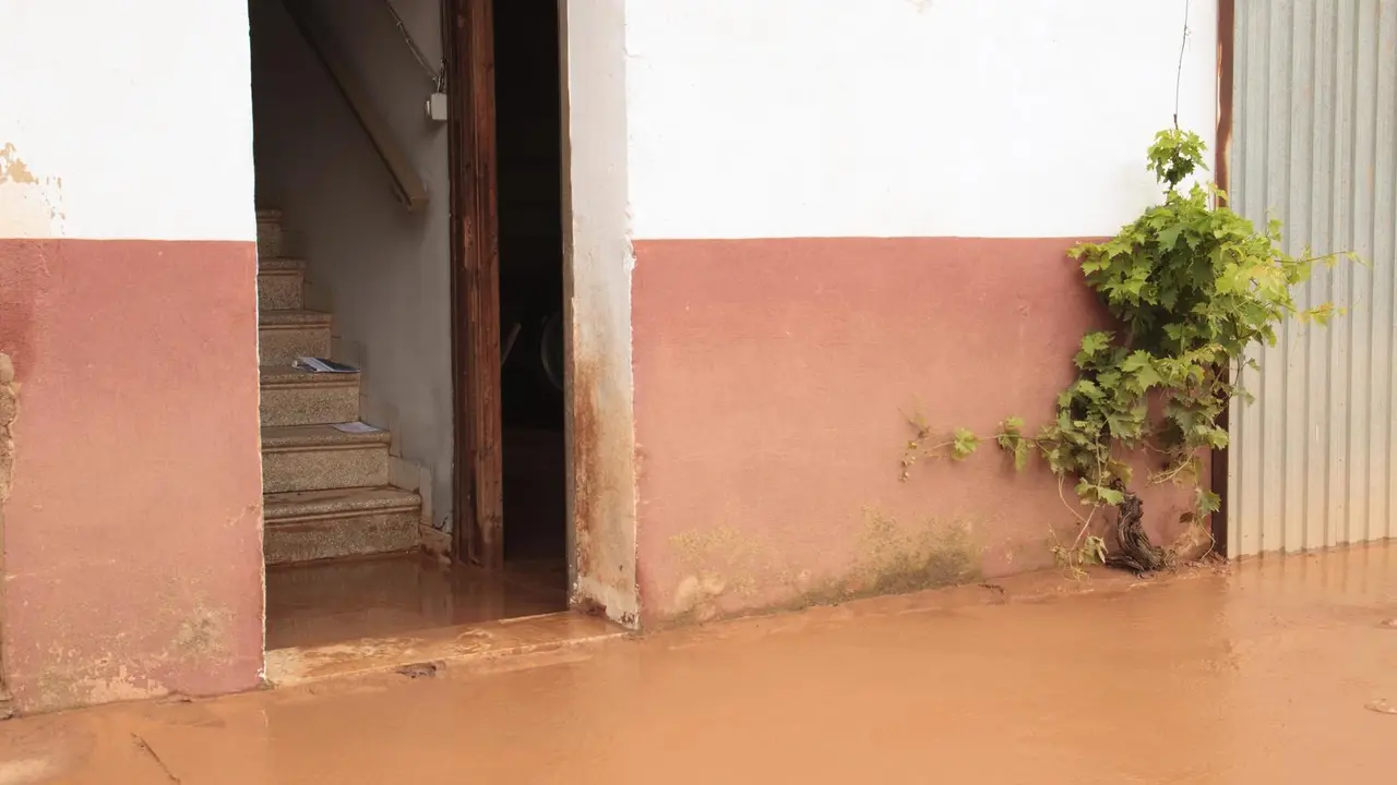 Una vivienda inundada, tras el paso de la fuerte tormenta, en el municipio de Fuenmayor, a 17 de junio de 2021, en La Rioja (Espa&ntilde;a). Esta es la tercera tormenta en el municipio en menos de dos semanas. Las fuertes lluvias de la tarde de ayer, mi&eacute;rcoles, 