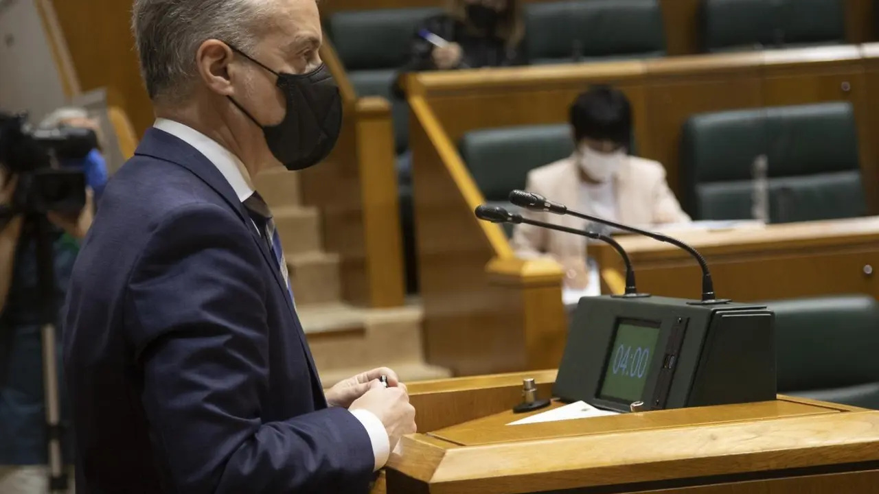 El lehendakari, I&ntilde;igo Urkullu, en el pleno de control del Parlamento vasco