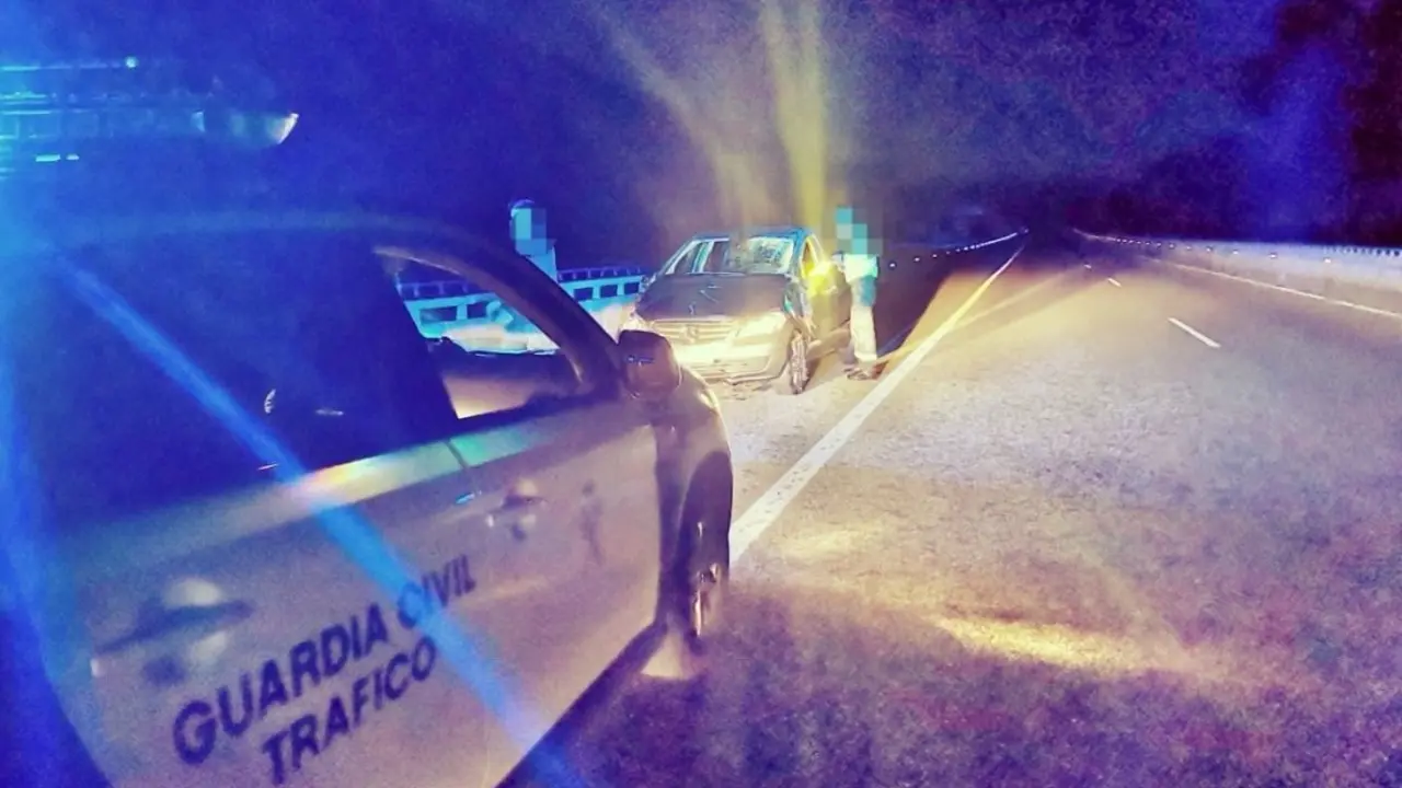 La Guardia Civil intercepta en Ver&iacute;n a un conductor ebrio que circul&oacute; 31 kil&oacute;metros en sentido contrario por la A-52