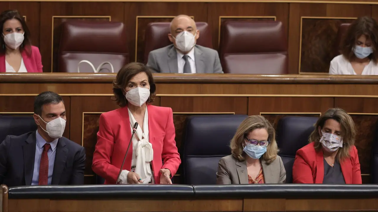 La vicepresidenta primera del Gobierno y ministra, Carmen Calvo, interviene en una sesi&oacute;n de control al Gobierno en el Congreso de los Diputados, a 23 de junio de 2021, en Madrid, (Espa&ntilde;a). 