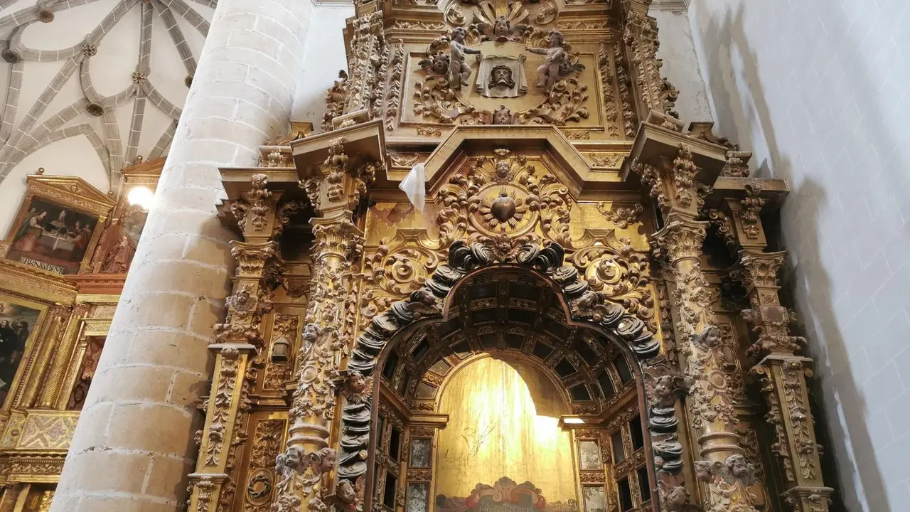 Retablo de Nuestra Se&ntilde;ora de las Angustias DE la iglesia de San Mart&iacute;n de Mota del Marqu&eacute;s (Valladolid).
