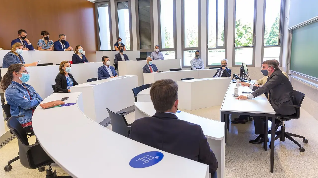 Encuentro de Ivan Redondo con profesores de la Universidad de Navarra