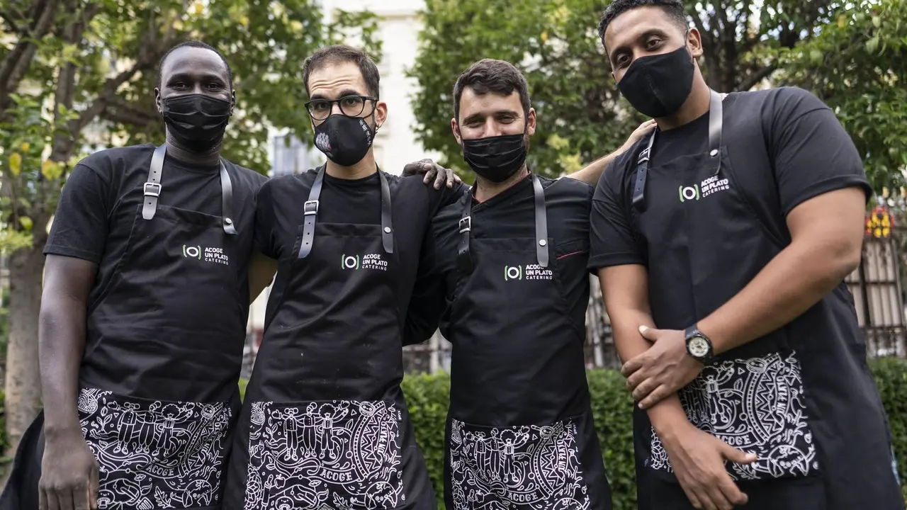 Cocineros del programa 'Acoge un Plato' de Casa &Aacute;rabe en Madrid