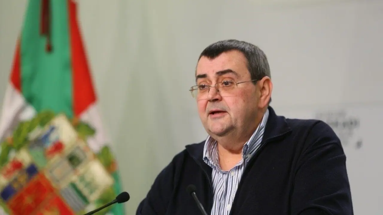 Archivo - El responsable de Relaciones Institucionales del PNV, Koldo Mediavilla, en rueda de prensa en Bilbao