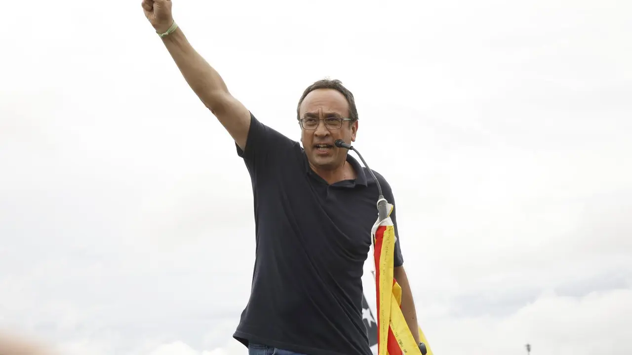 El exconseller de la Generalitat, Josep Rull, a su salida de la c&aacute;rcel de Lledoners tras recibir el indulto