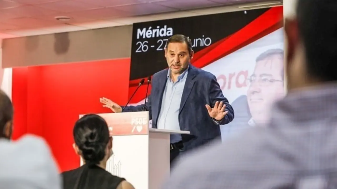 Jos&eacute; Luis &Aacute;balos, en un acto del PSOE en M&eacute;rida.