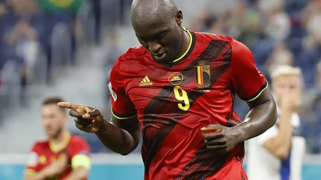 Romelu Lukaku of Belgium celebrates a goal that was later disallowed due to offside during the UEFA EURO 2020 group B preliminary round soccer match between Finland and Belgium in St.Petersburg, Russia, 21 June 2021. (B&eacute;lgica, Finlandia, Rusia, Roma) EFE/EPA/Anatoly Maltsev / POOL (RESTRICTIONS: For editorial news reporting purposes only. Images must appear as still images and must not emulate match action video footage. Photographs published in online publications shall have an interval of at least 20 seconds between the posting.)