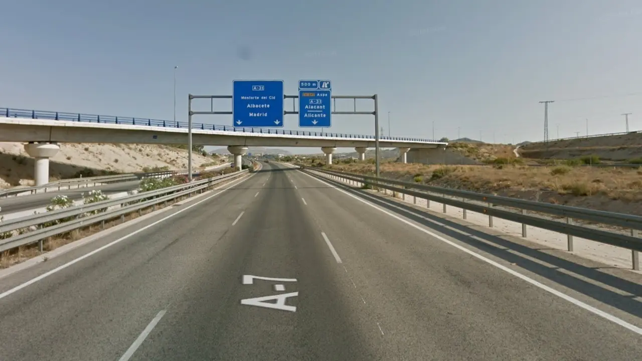 Autov&iacute;a A-7 a su paso por Monforte del Cid (Alicante)