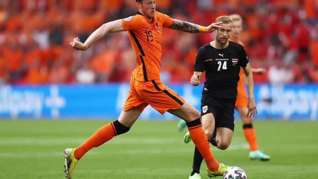 Wout Weghorst, de Holanda, en acci&oacute;n durante el partido de f&uacute;tbol del grupo C de la ronda preliminar de la Eurocopa 2020 entre Holanda y Austria en &Aacute;msterdam, Holanda, el 17 de junio de 2021. / EFE/EPA/Dean Mouhtaropoulous