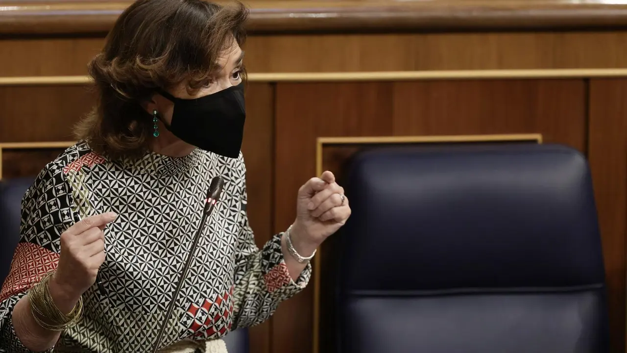 La vicepresidenta primera y ministra de la Presidencia, Relaciones con las Cortes y Memoria Democr&aacute;tica, Carmen Calvo, 