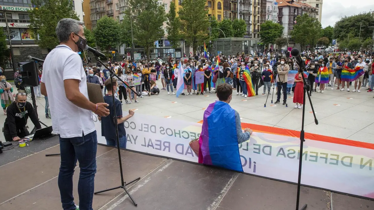 18:00 horas. Plaza de Numancia de Santander
El vicepresidente y consejero de Universidades, Igualdad, Cultura y Deporte, Pablo Zuloaga, participa en el desfile del Orgullo LGTBI hasta la Plaza Porticada. A las 19:15 horas, aproximadamente, en la Plaza Porticada, recoger&aacute; el premio concedido por la Asociaci&oacute;n ALEGA a la Escuela Oficial de Tiempo Libre de la Direcci&oacute;n General de Juventud
26 JUNIO 2021 &copy; Miguel De la Parra