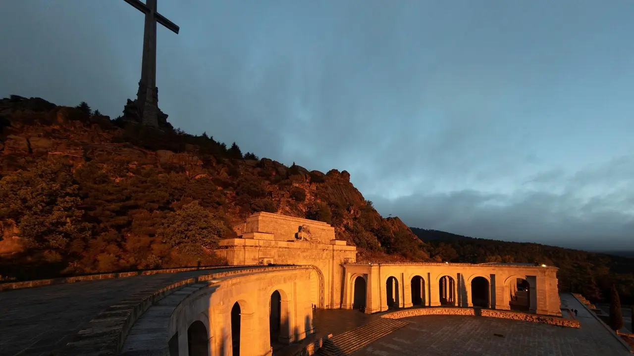 Archivo - Vista de la explanada de la Bas&iacute;lica del Valle de los Ca&iacute;dos.