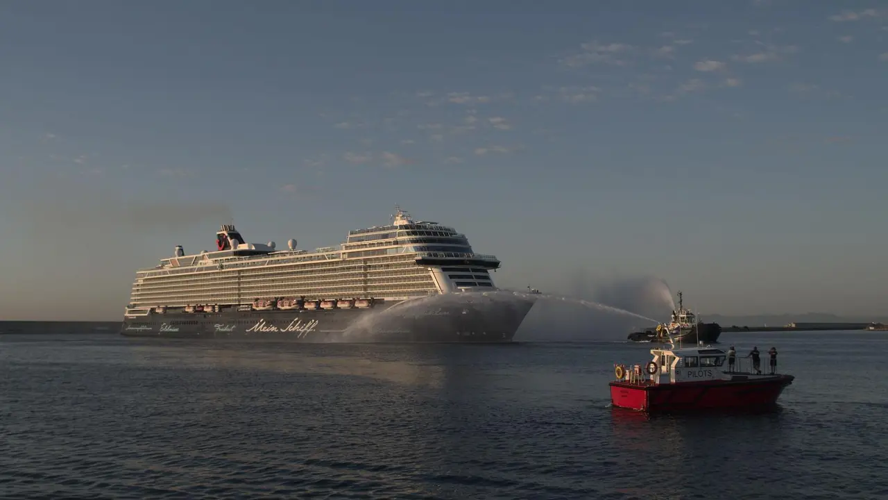 Recibimiento del primer crucero que llega al Puerto de Val&egrave;ncia en 15 meses