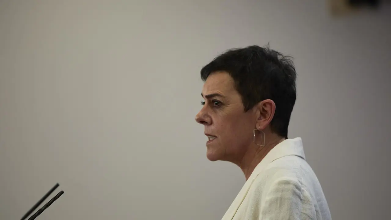 La portavoz parlamentaria de EH Bildu, Mertxe Aizpurua, interviene en una rueda de prensa anterior a una Junta de Portavoces, a 8 de junio de 2021, en la Sala Constitucional del Congreso de los Diputados, Madrid, (Espa&ntilde;a).
