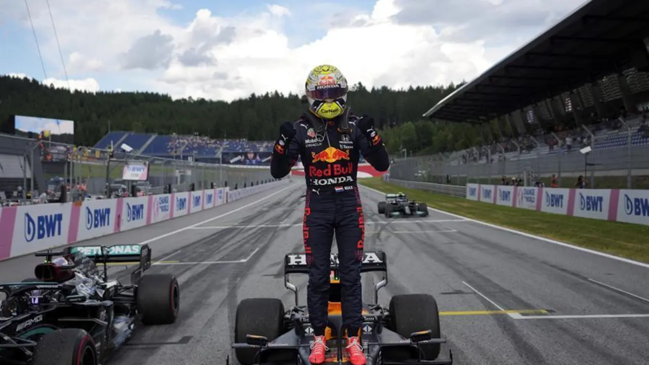Dutch Formula One driver Max Verstappen of Red Bull Racing celebrates after winning the Formula One Grand Prix of Styria at the Red Bull Ring in Spielberg, Austria, 27 June 2021. (F&oacute;rmula Uno) EFE/EPA/Darko Vojinovic / POOL