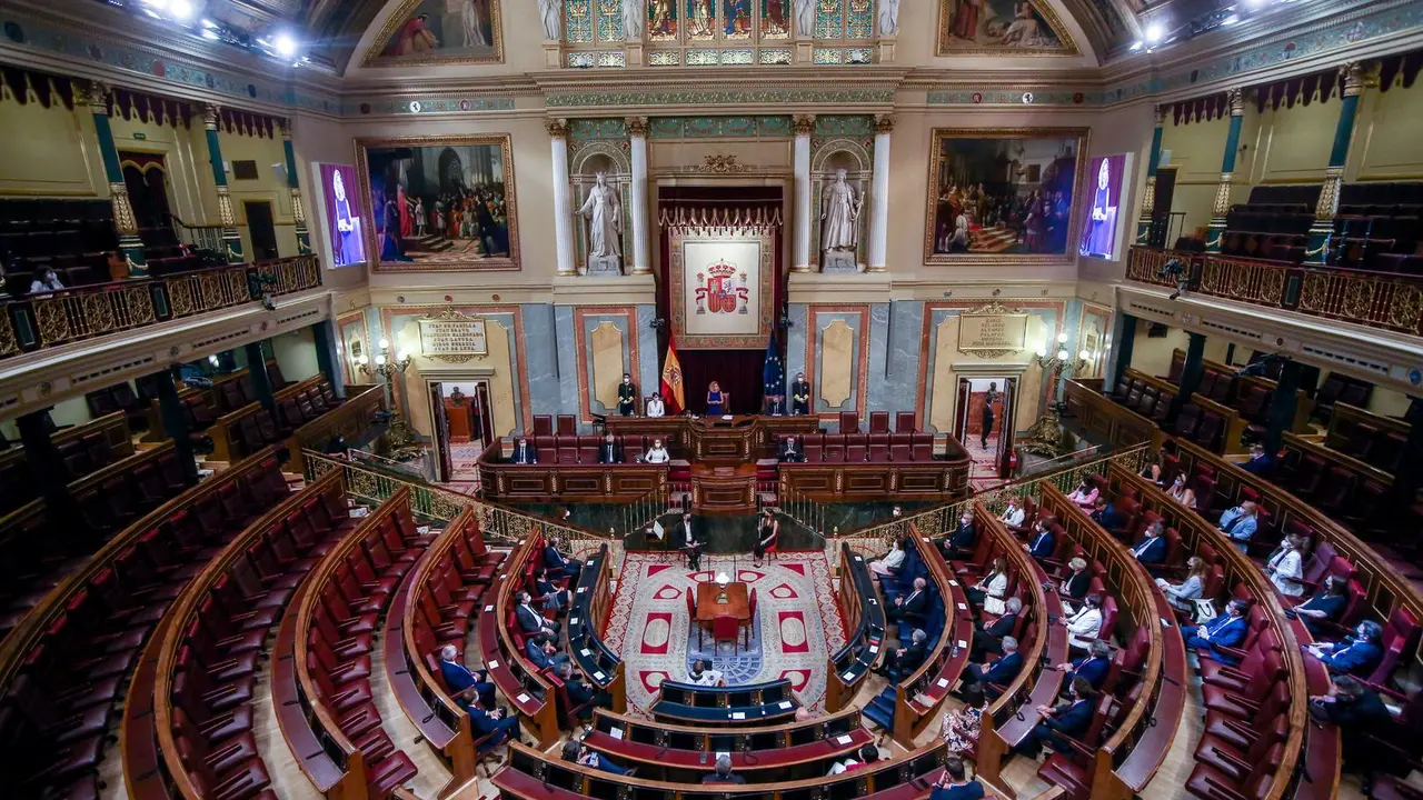Plano picado de vista general del acto en recuerdo y homenaje a las v&iacute;ctimas del terrorismo, en el Sal&oacute;n de Sesiones del Congreso de los Diputados, a 27 de junio de 2021.