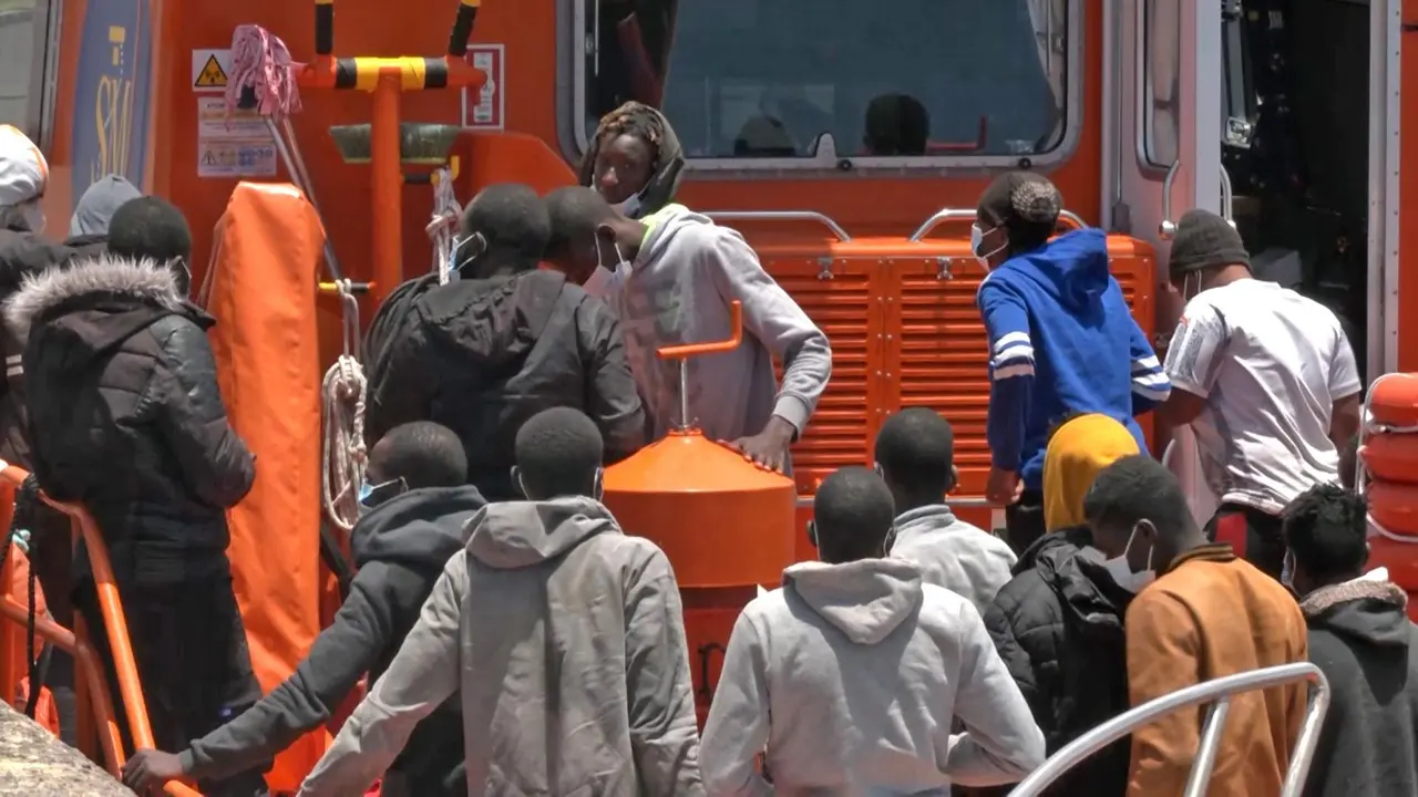 Personas auxiliadas por Salvamento en una imagen de archivo.