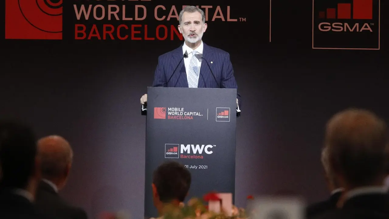 El rey Felipe VI durante la cena inaugural del Mobile World Congress, a 27 de junio de 2021, en Barcelona (Espa&ntilde;a). La XIV edici&oacute;n del MWC 2021 se ha aplazado este a&ntilde;o al mes de junio por la pandemia y volver&aacute; a mostrar las &uacute;ltimas tecnolog&iacute;as m&oacute;viles sob