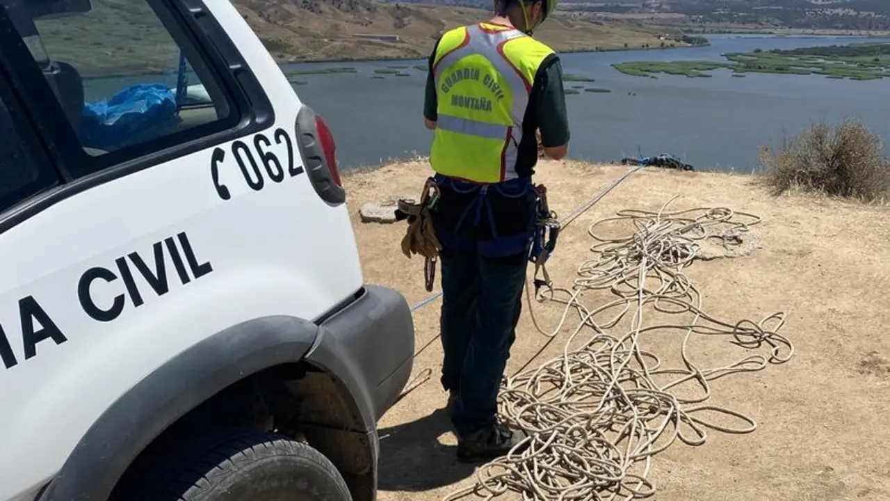 Un total de 45 personas participaron este domingo en el rescate de un motorista accidentado en las Barrancas de Buruj&oacute;n.