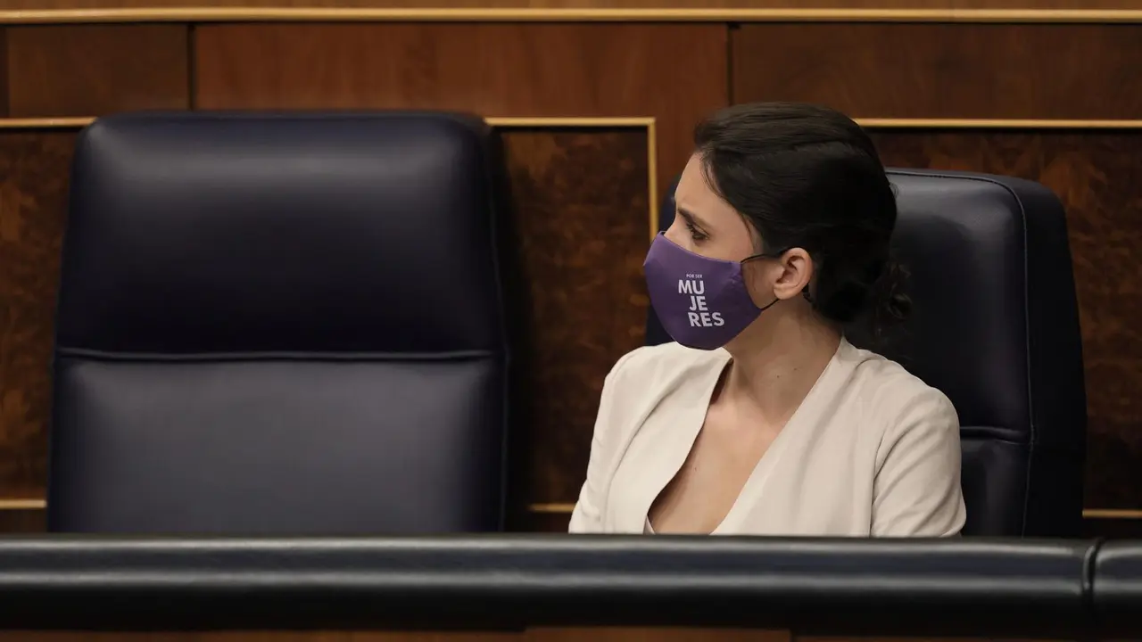Archivo - La ministra de Igualdad, Irene Montero, en una sesi&oacute;n de control al Gobierno.