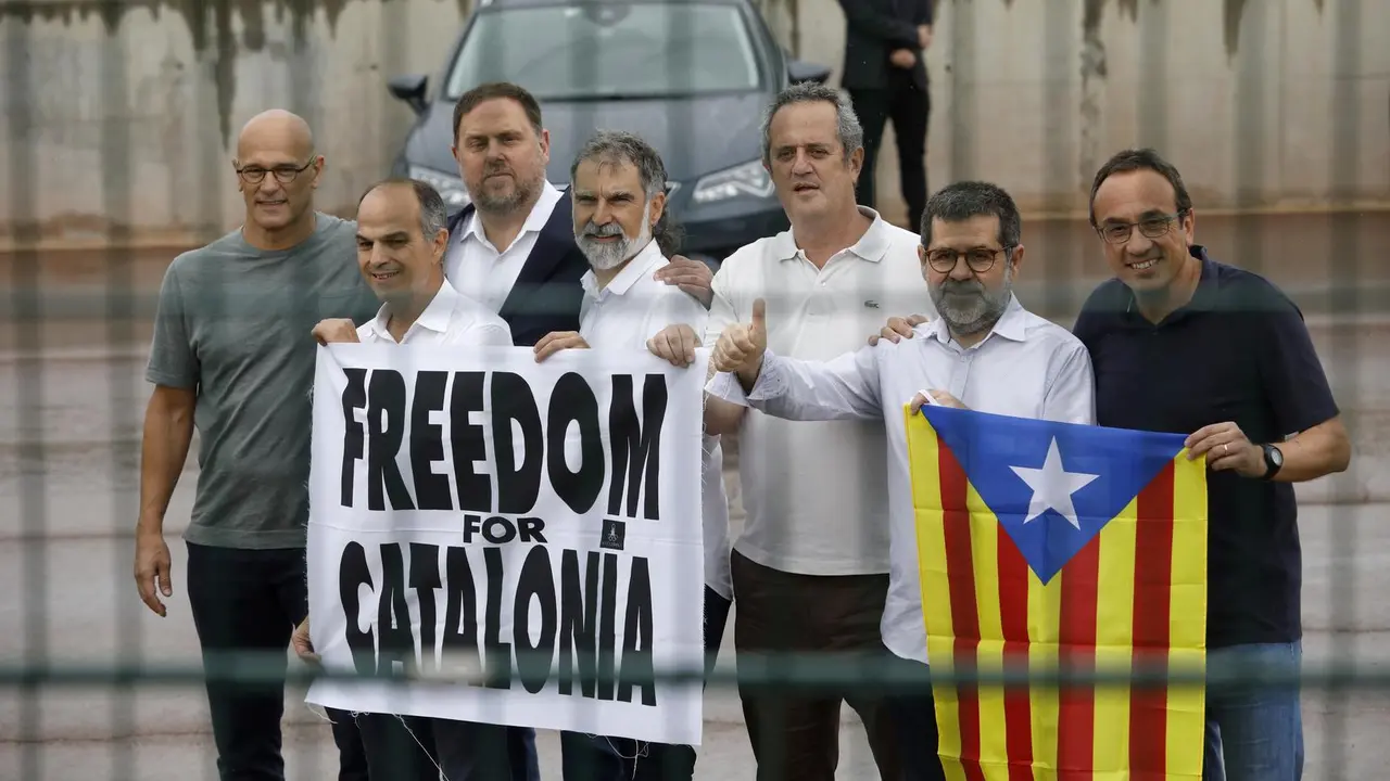 (I-D) El exconseller de Asuntos Exteriores, Relaciones Institucionales y Transparencia de la Generalitat Ra&uuml;l Romeva (ERC), el exconseller de la Presidencia y ex portavoz de la Generalitat Jordi Turull (JxCat), el exvicepresidente de la Generalitat y l&iacute;de