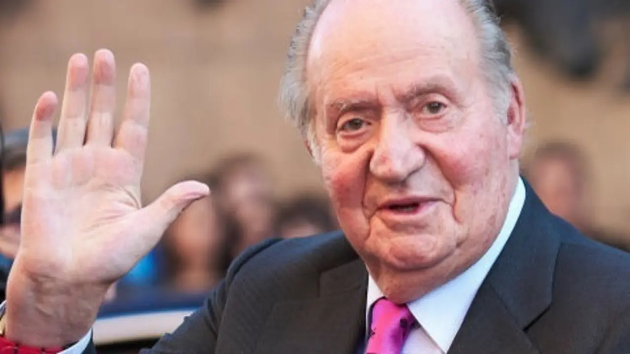 MADRID, SPAIN - JUNE 06:  King Juan Carlos attends La Beneficiencia Bullfight at Las Ventas Bullring on June 6, 2018 in Madrid, Spain.  (Photo by Carlos Alvarez/Getty Images)