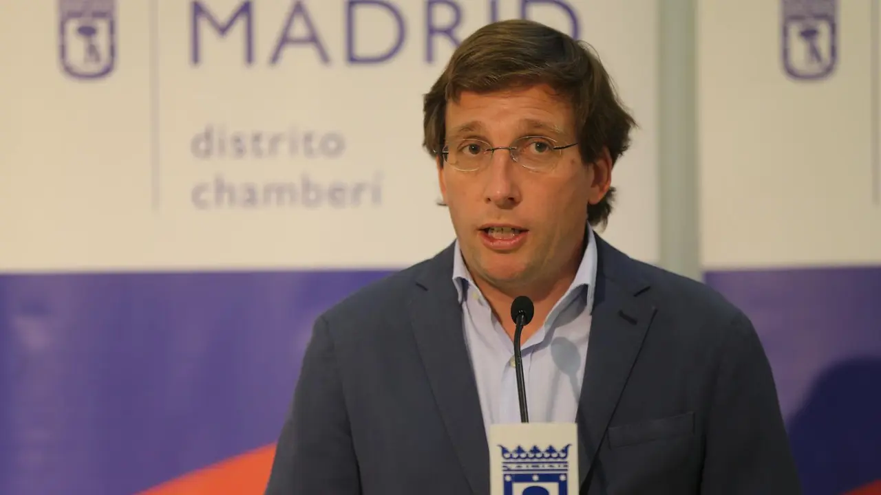 El alcalde de Madrid, Jos&eacute; Luis Mart&iacute;nez-Almeida, interviene durante el acto de descubrimiento de la nueva denominaci&oacute;n del Teatro Galileo, a 23 de junio de 2021, en Madrid, (Espa&ntilde;a). 
