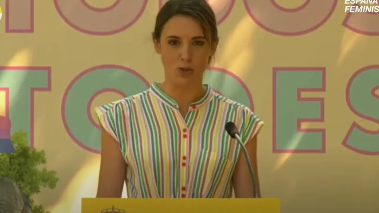 Archivo - La ministra de Igualdad, Irene Montero, en el acto por el Orgullo LGTBI 2021