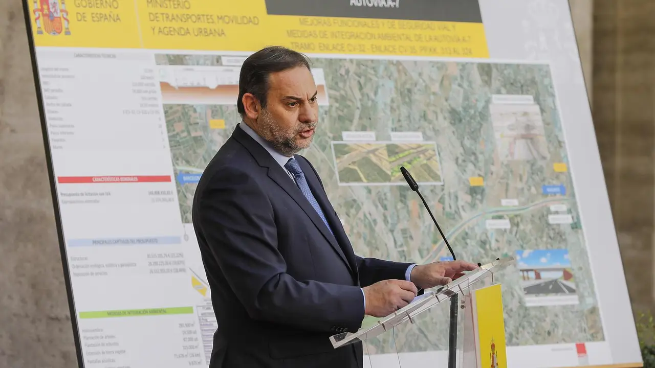 ROBER SOLSONA...20210628...VALENCIA....EL MINISTRO DE TRANSPORTES, JOS&Eacute; LUIS &Aacute;BALOS, PRESENTA EL PROYECTO DE MEJORA FUNCIONAL Y DE LA SEGURIDAD VIAL DE LA A-7, EN EL TRAMO:ENLACE CV-32-ENLACE CV-35, JUNTO A LA DELEGADA DEL BOBIERNO, GLORIA CALERO.