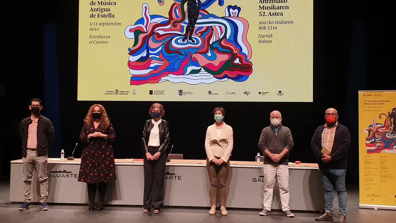 La consejera Esnaola con la directora art&iacute;stica, Raquel Andueza, la jefa de secci&oacute;n de Promoci&oacute;n Art&iacute;stica, Marisol Mart&iacute;niez y participantes en la programaci&oacute;n de la Semana de M&uacute;sica Antigua de Estella