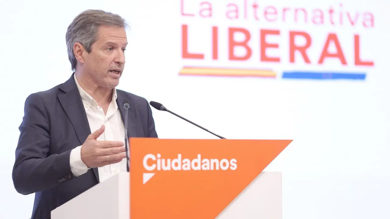 El vicesecretario general y secretario de Comunicaci&oacute;n de Ciudadanos, Daniel P&eacute;rez, en una rueda de prensa en la sede del partido en Madrid.