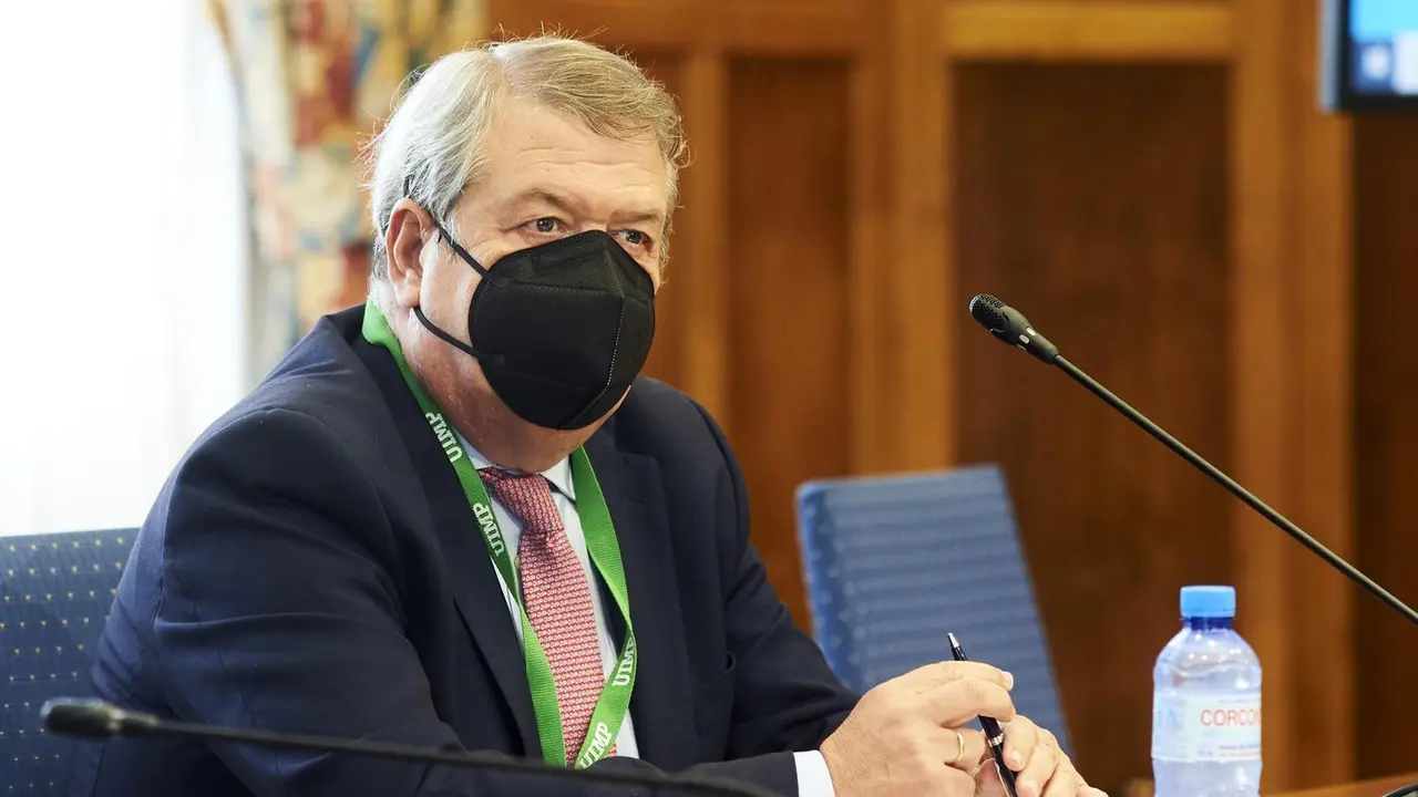 El presidente de la Sala de lo Contencioso-Administrativo del Tribunal Supremo , C&eacute;sar Tolosa, en la UIMP