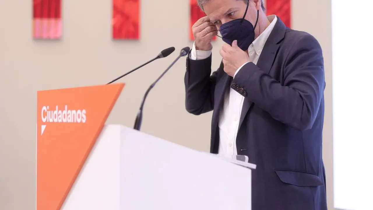 El vicesecretario general y secretario de Comunicaci&oacute;n de Ciudadanos, Daniel P&eacute;rez, en una rueda de prensa en la sede del partido en Madrid.
