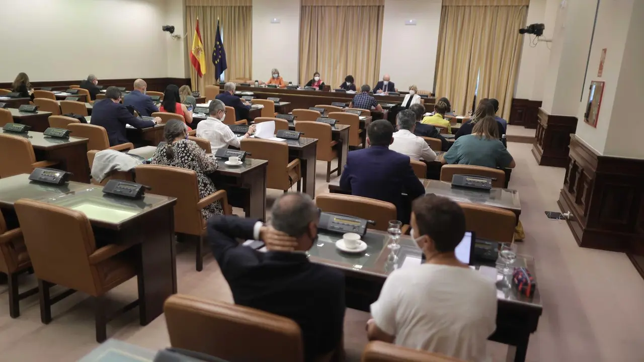 Asistentes participan en una Comisi&oacute;n de Cooperaci&oacute;n Internacional para el Desarrollo en el Congreso, a 16 de junio de 2021, en la Sala C&aacute;novas del Congreso de los Diputados, Madrid, (Espa&ntilde;a).