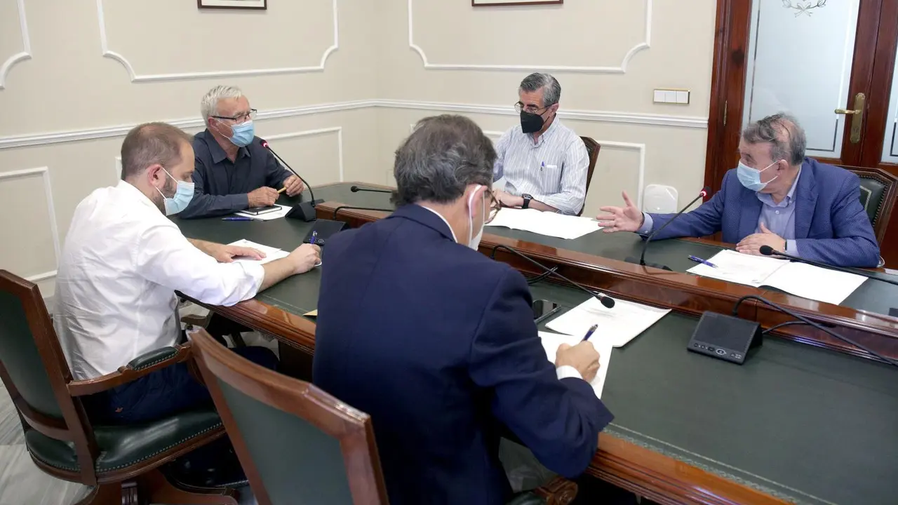 2021-06-28 
L&rsquo;alcalde de Val&egrave;ncia, Joan Rib&oacute;, presidix la reuni&oacute; de la Junta Local de Seguretat. Sala de la Junta de Govern Local