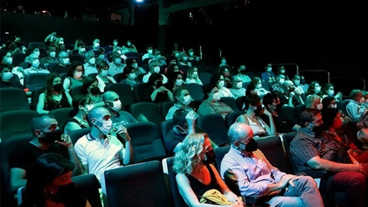 P&uacute;blico en Sala Russafa