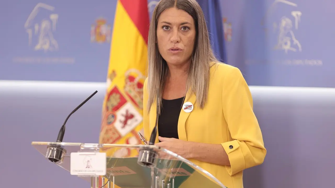 La portavoz de Junts per Catalunya, Miriam Nogueras, interviene en una rueda de prensa en el Congreso
