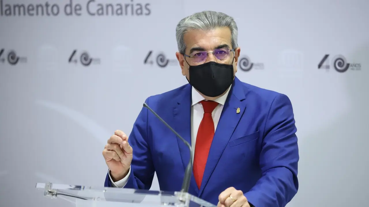 El vicepresidente del Gobierno de Canarias, Rom&aacute;n Rodr&iacute;guez, en rueda de prensa
