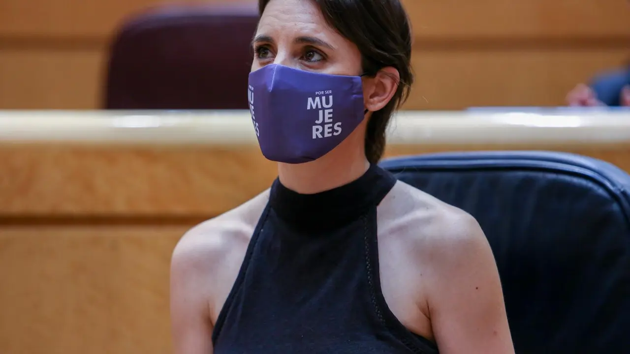 La ministra de Igualdad, Irene Montero, interviene en una sesi&oacute;n de control al Gobierno, a 8 de junio de 2021, en el Senado, Madrid, (Espa&ntilde;a).